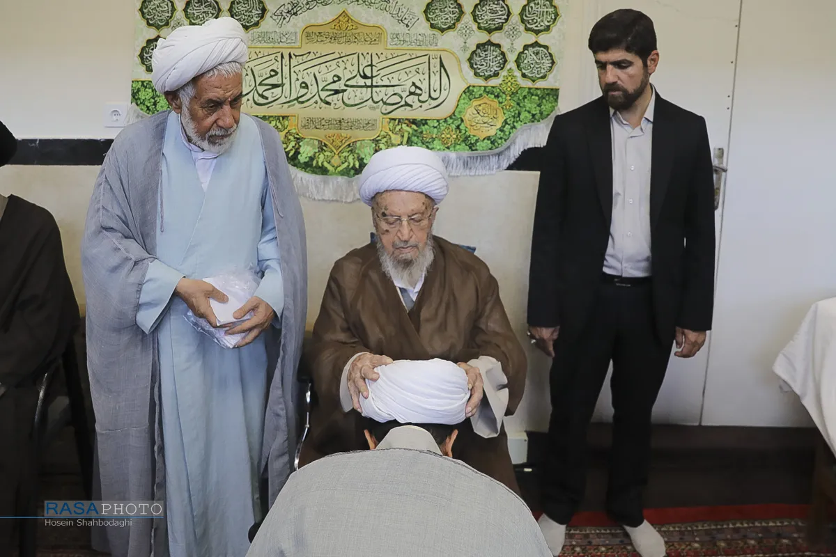 جشن میلاد پیامبر (ص) و عمامه گذاری طلاب در بیوت مراجع تقلید
