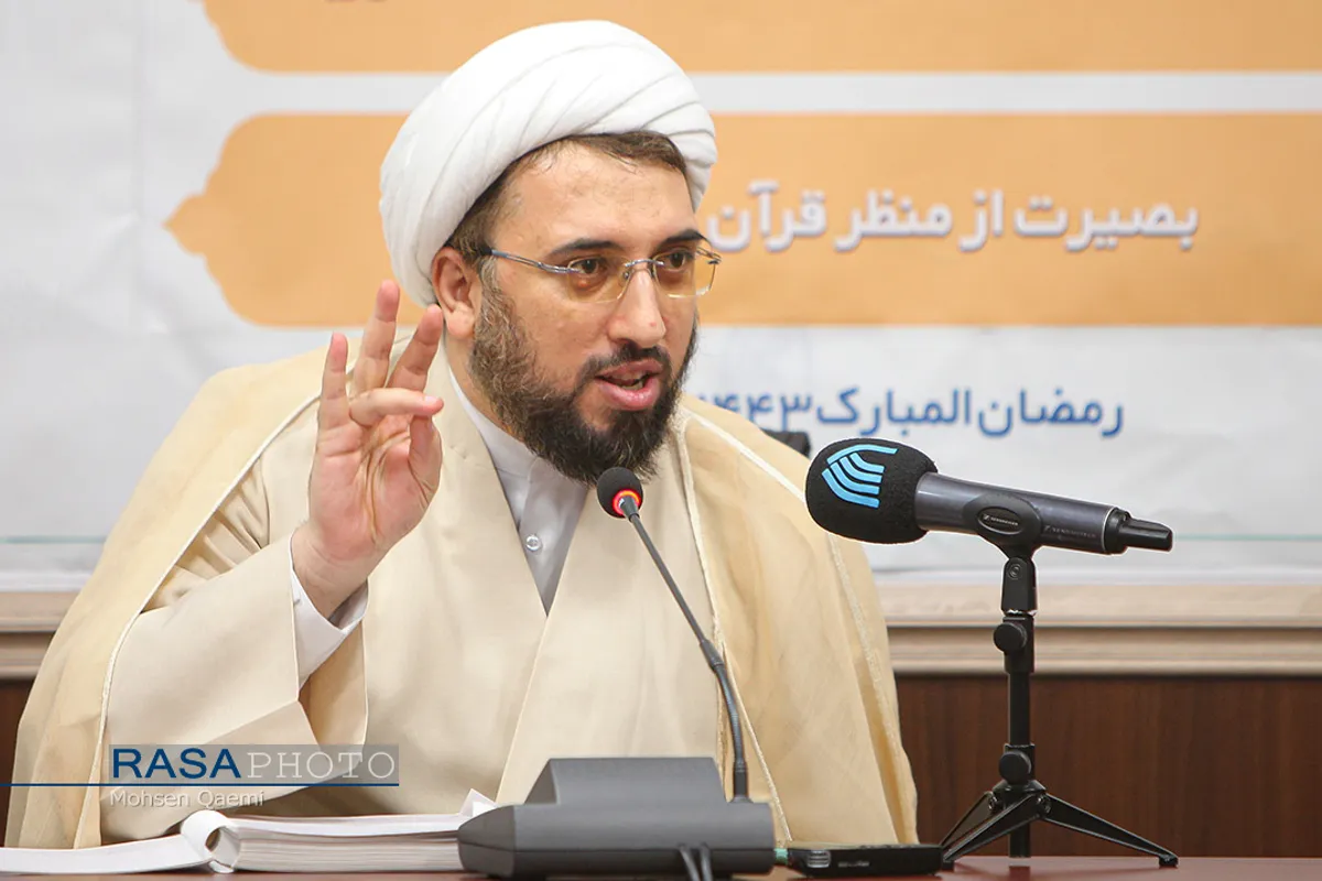 سومین نشست قرآن کتاب مبین با حضور حجت الاسلام محمد هادی منصوری
