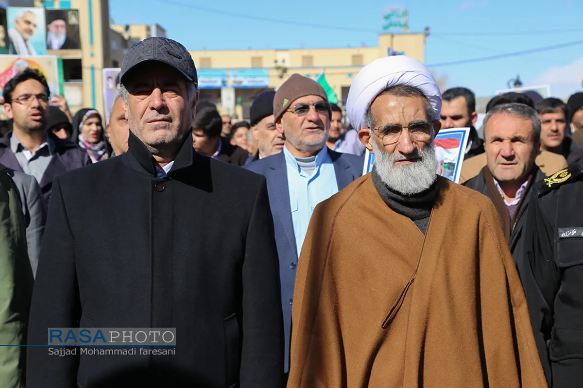 حضور حجت الاسلام والمسلمین نکونام نماینده ولی فقیه در استان چهار محال و بختیاری در راهپیمایی ۲۲ بهمن ۱۳۹۸