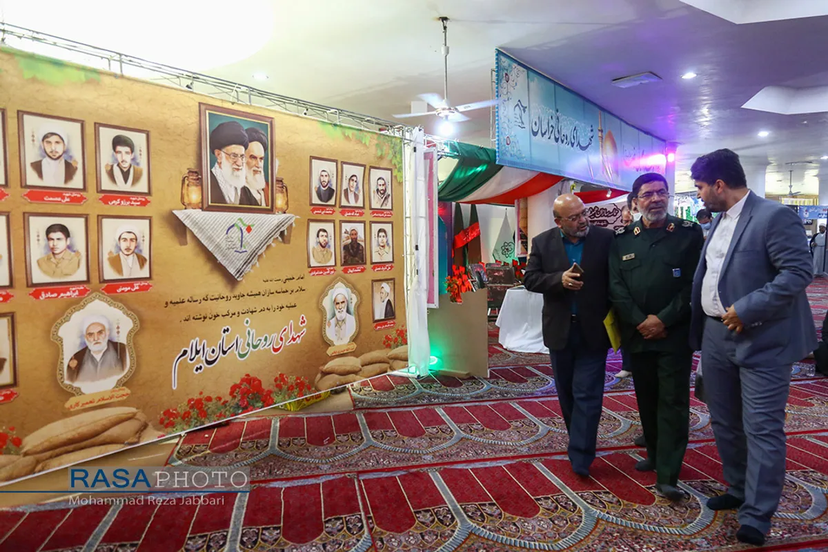 بازدید سردار رمضان شریف سخنگوی سپاه از نمایشگاه "ردای سرخ"