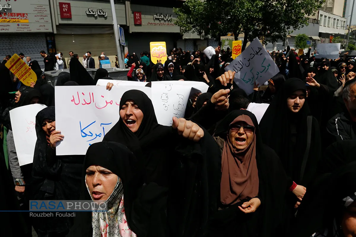 راهپیمایی نمازگزاران تهرانی در حمایت از بیانیه شورای عالی امنیت ملی&lrm;