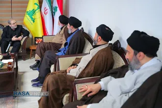 حضور جمعی از فرزندان رهبر انقلاب در دفتر حزب&zwnj;الله در تهران به منظور ابلاغ پیام ایشان