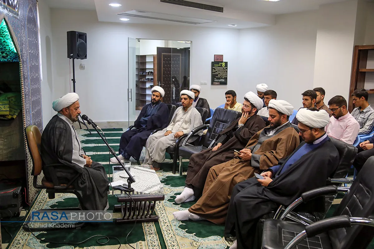 نشست مسئولین مرکز نخبگان و استعداد&zwnj;های برتر حوزه&zwnj;های علمیه خراسان با طلاب ممتاز خراسان شمالی