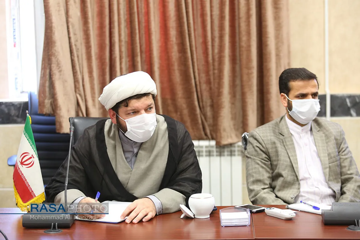 نشست هم اندیشی جمعی از طلاب با موضوع "نقش حوزه در انتخابات ۱۴۰۰"