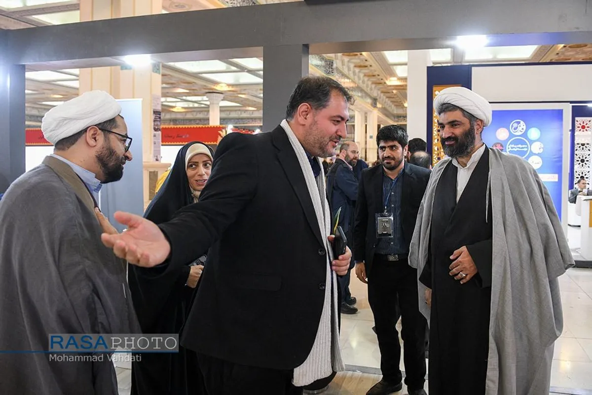 بازدید&zwnj; مدیر عامل خبرگزاری رسا از غرفه رسانه ها در نمایشگاه مطبوعات
