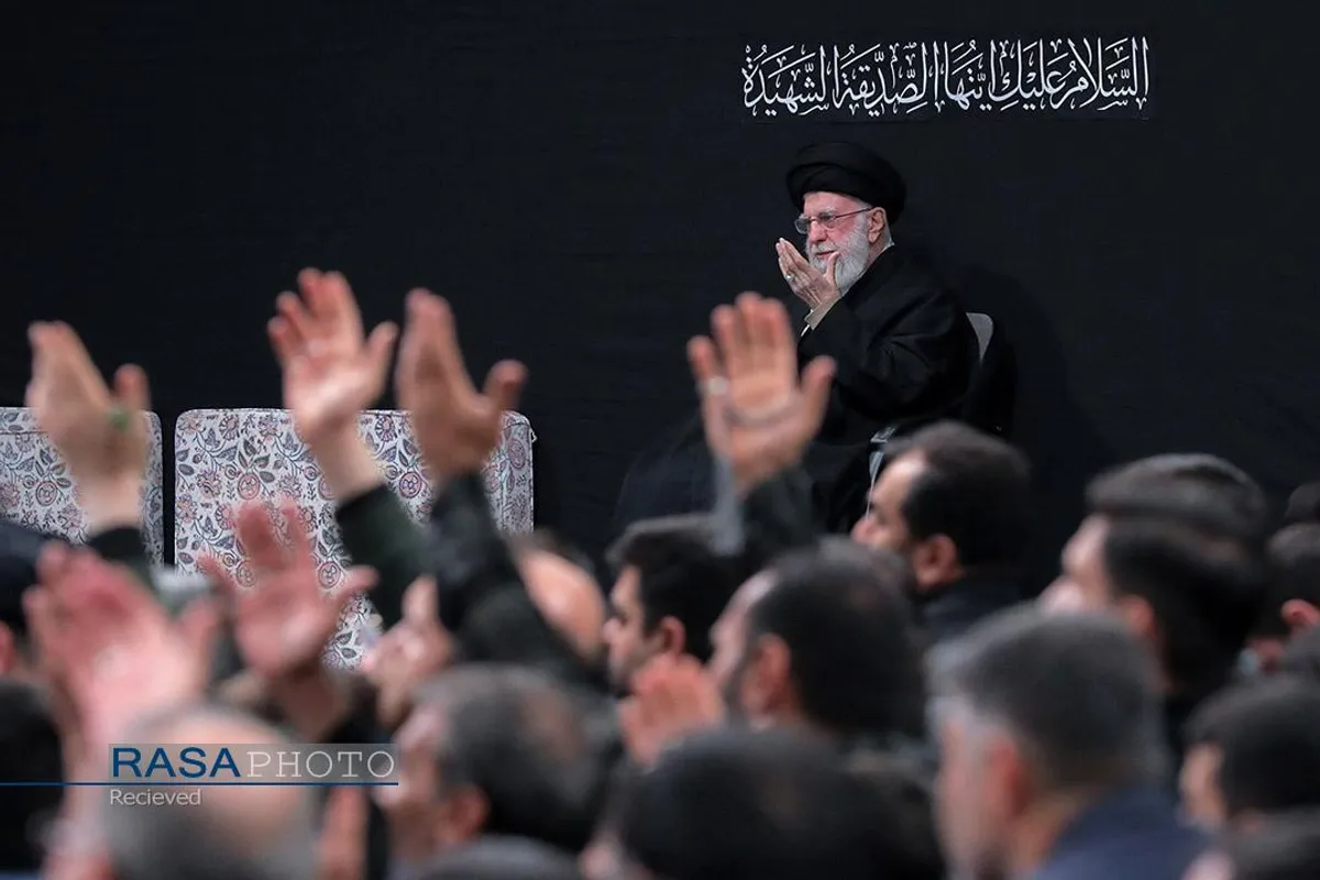 عزاداری شام شهادت حضرت فاطمه&zwnj;زهرا (سلام&zwnj;الله&zwnj;علیها) با حضور رهبر انقلاب