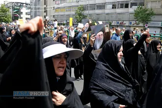 راهپیمایی نمازگزاران تهرانی در حمایت از بیانیه شورای عالی امنیت ملی&lrm;