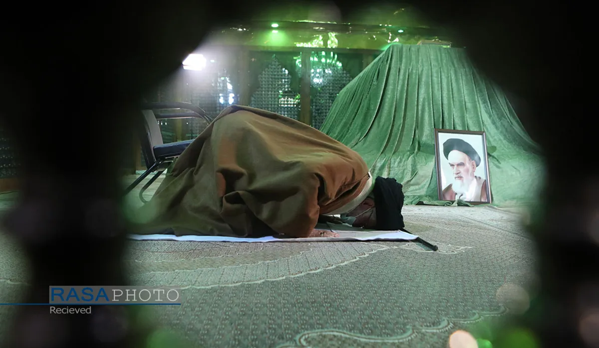 حضور مقام معظم رهبری در مرقد مطهر امام خمینی (ره) و گلزار شهیدان