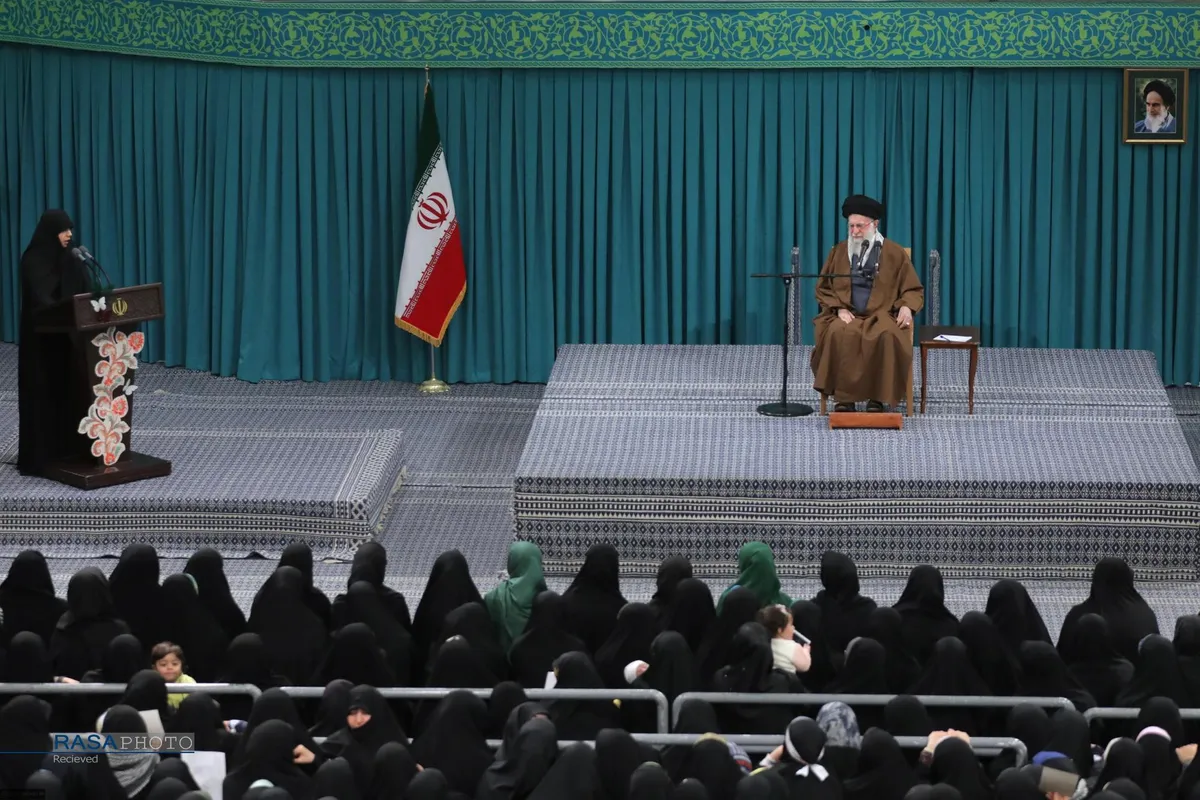 دیدار هزاران نفر از زنان و دختران با رهبر انقلاب