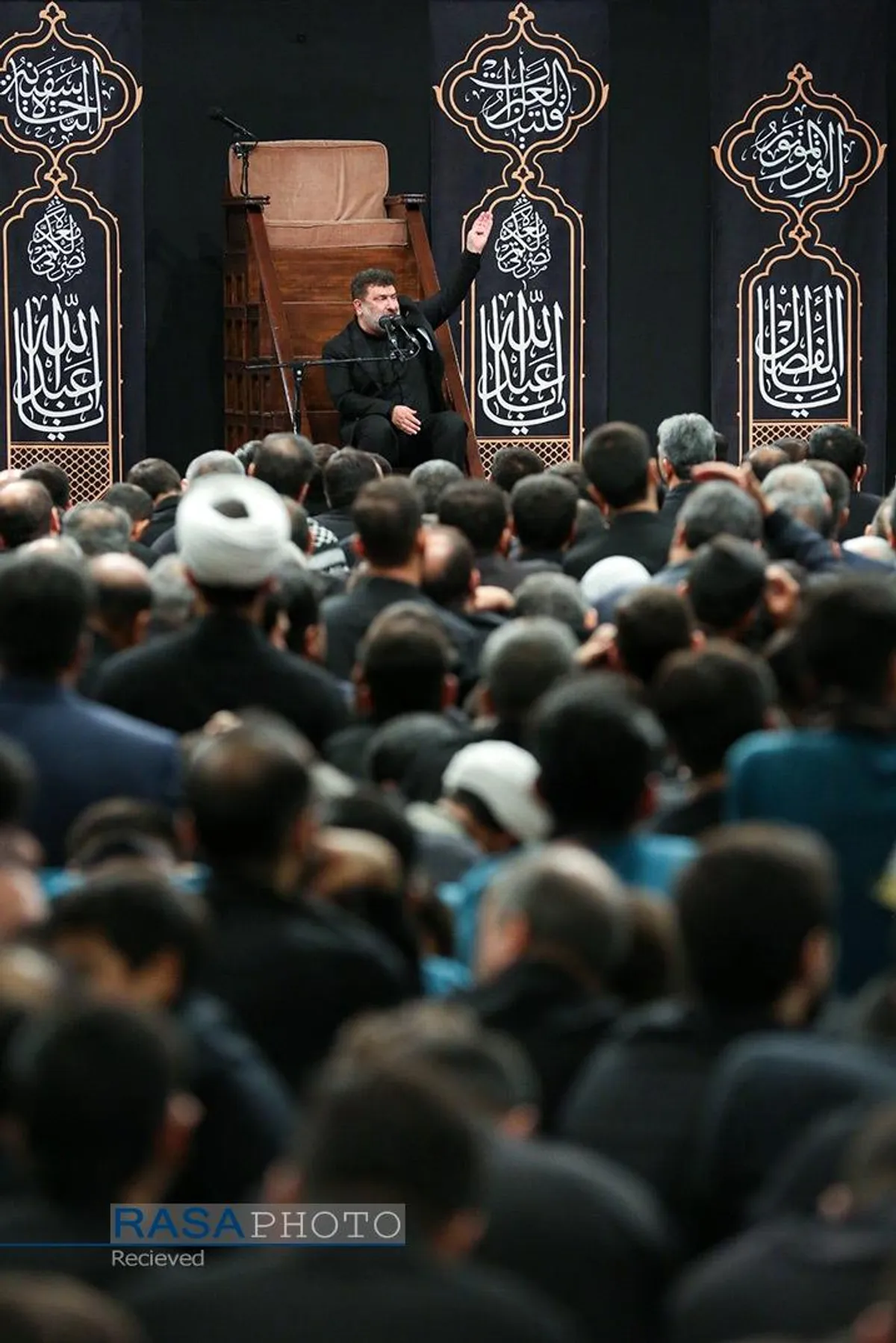 اولین شب عزاداری حضرت اباعبدالله الحسین (علیه&zwnj;السلام) با حضور رهبر انقلاب