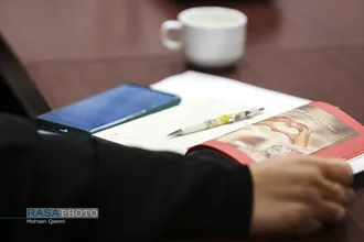 نشست هم&zwnj;اندیشی بانوان و آیین تشییع امام شهید انقلاب