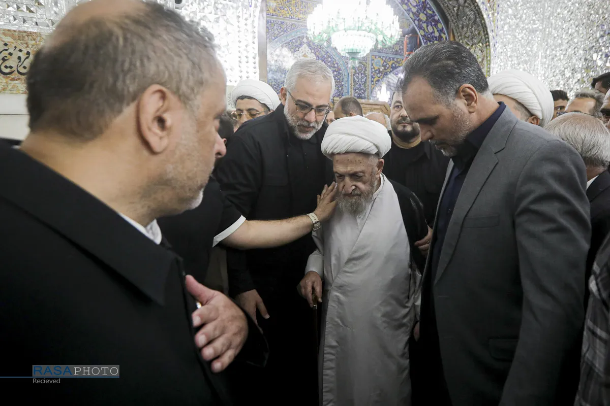 تشرف حضرت آیت&zwnj;الله جعفر سبحانی به حرم مطهر رضوی
