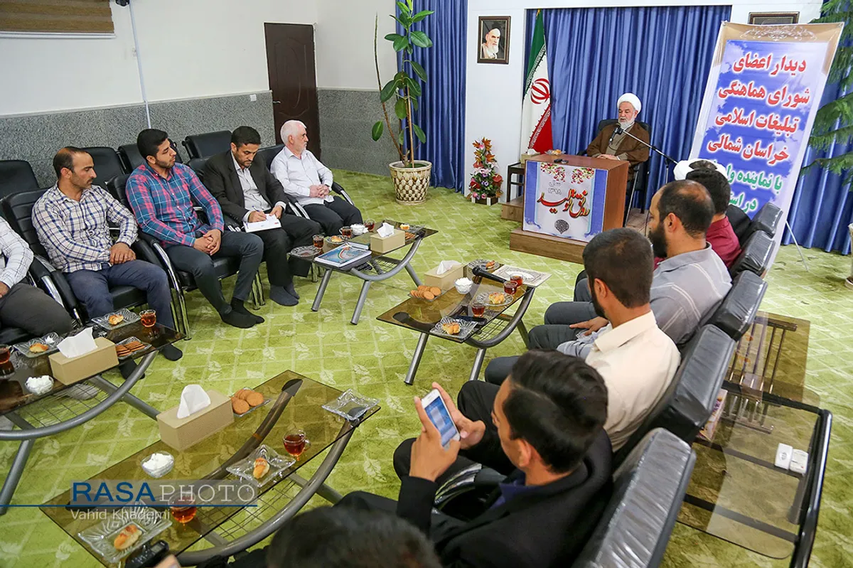 دیدار کارکنان شورای هماهنگی تبلیغات با نماینده ولی فقیه در خراسان شمالی
