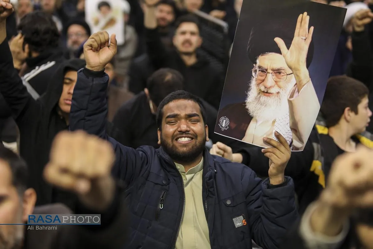 تجمع مردم قم در پی اعلام خبر شهادت رهبر معظم انقلاب