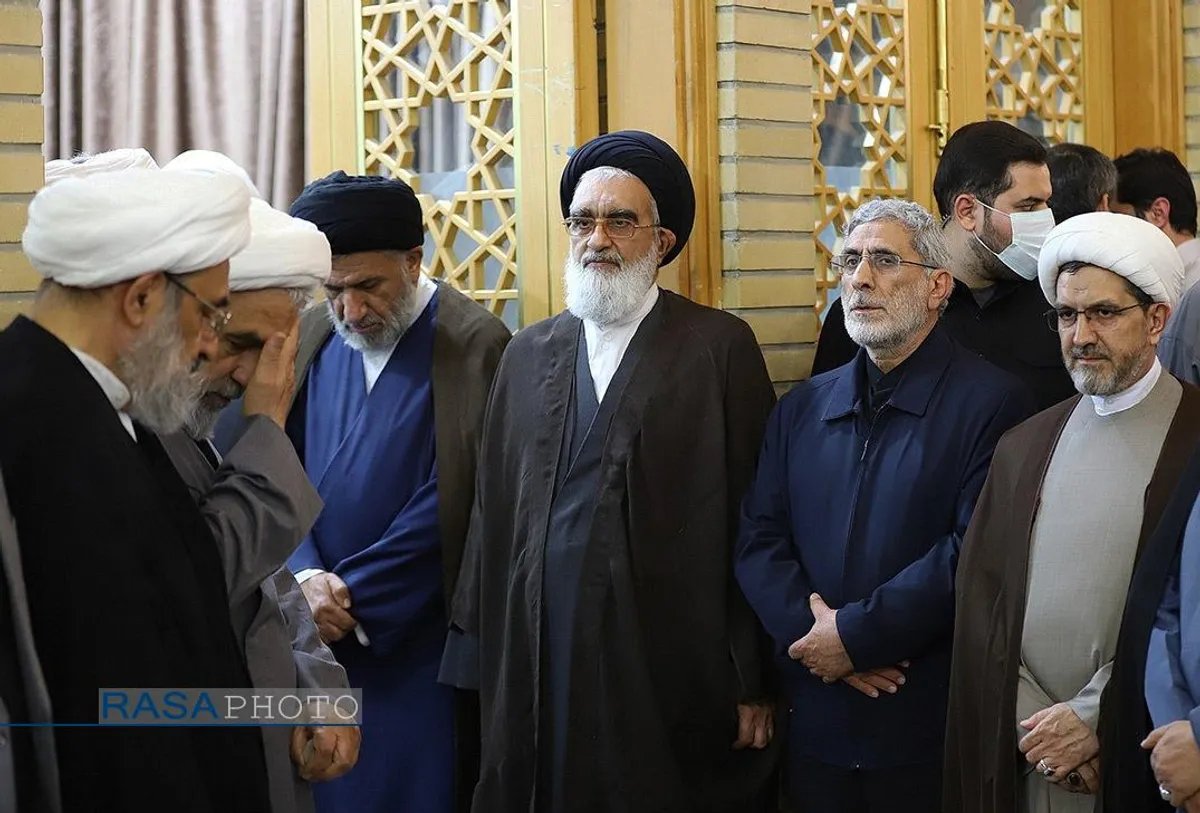 مراسم ترحیم مادر مکرمه سیدحسن نصرالله در حرم حضرت معصومه (سلام&zwnj;الله&zwnj;علیها)