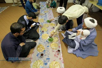 ضیافت افطاری طلاب و روحانیون در حوزه علمیه امام حسن مجنبی (ع) &lrm;