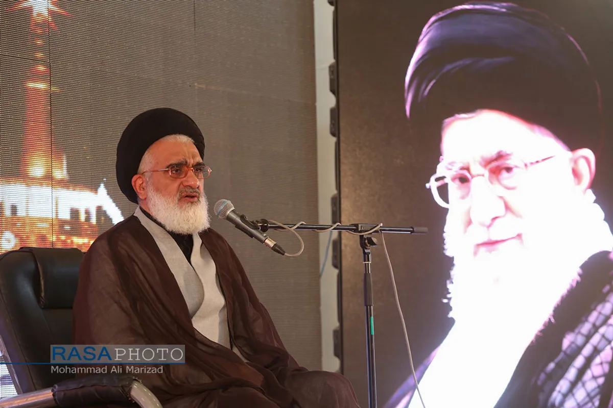 تجلیل از مدافعان سلامت و پرچمداران مواسات و همدلی&lrm;