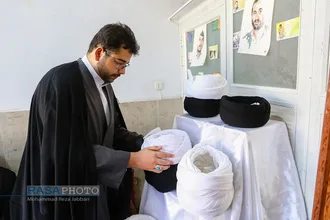 جشن عمامه&zwnj;گذاری طلاب توسط حضرت آیت الله سبحانی