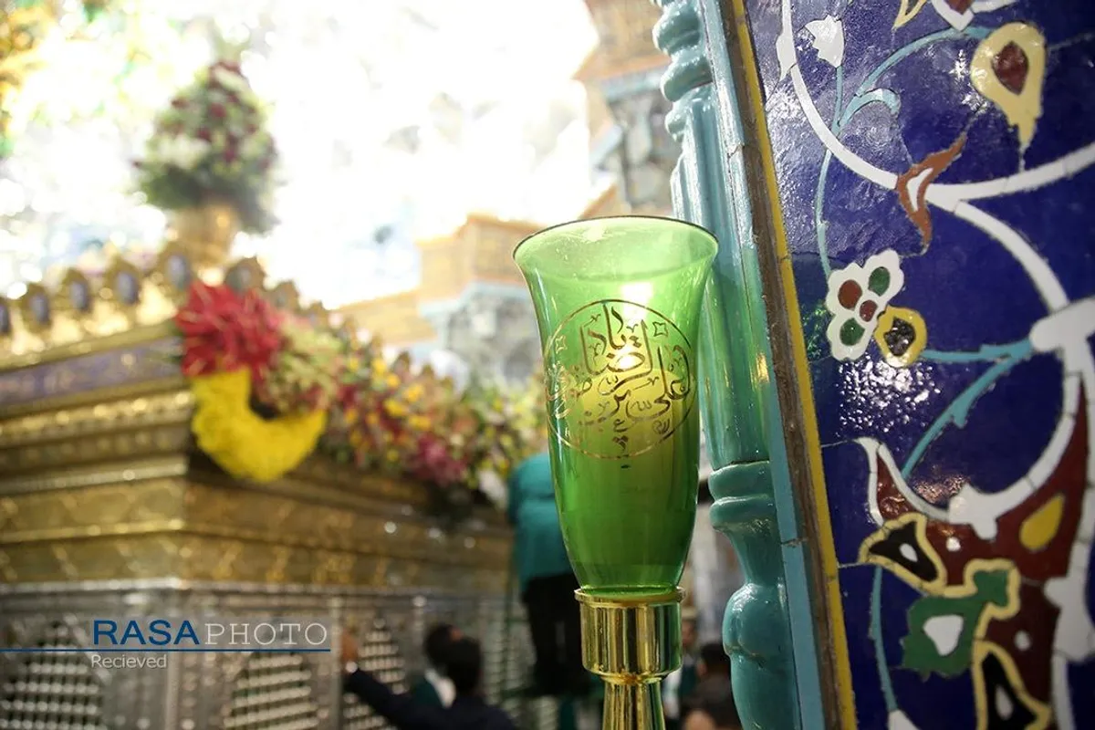 آیین گل آرایی ضریح مطهر کریمه اهل&zwnj;بیت(س) به مناسبت دهه کرامت