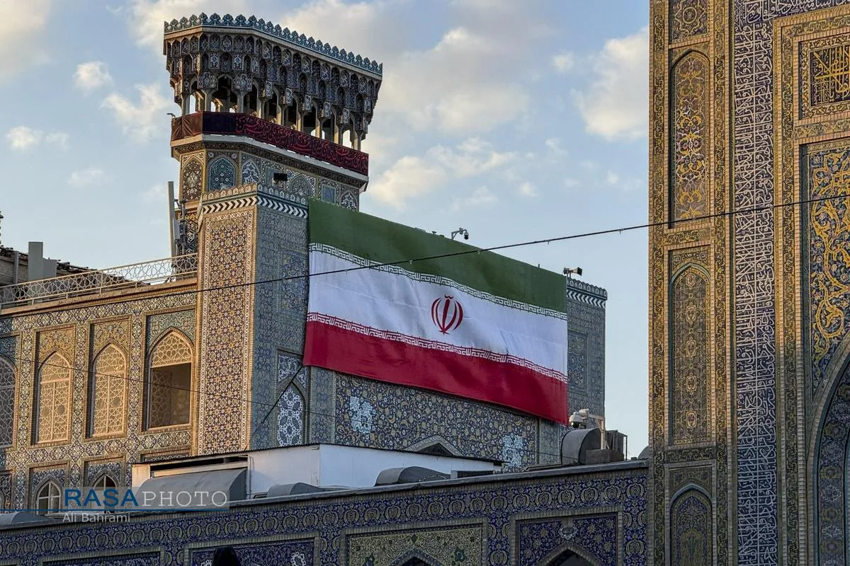حال و هوای حرم مطهر رضوی در آستانه تشییع امام شهید
