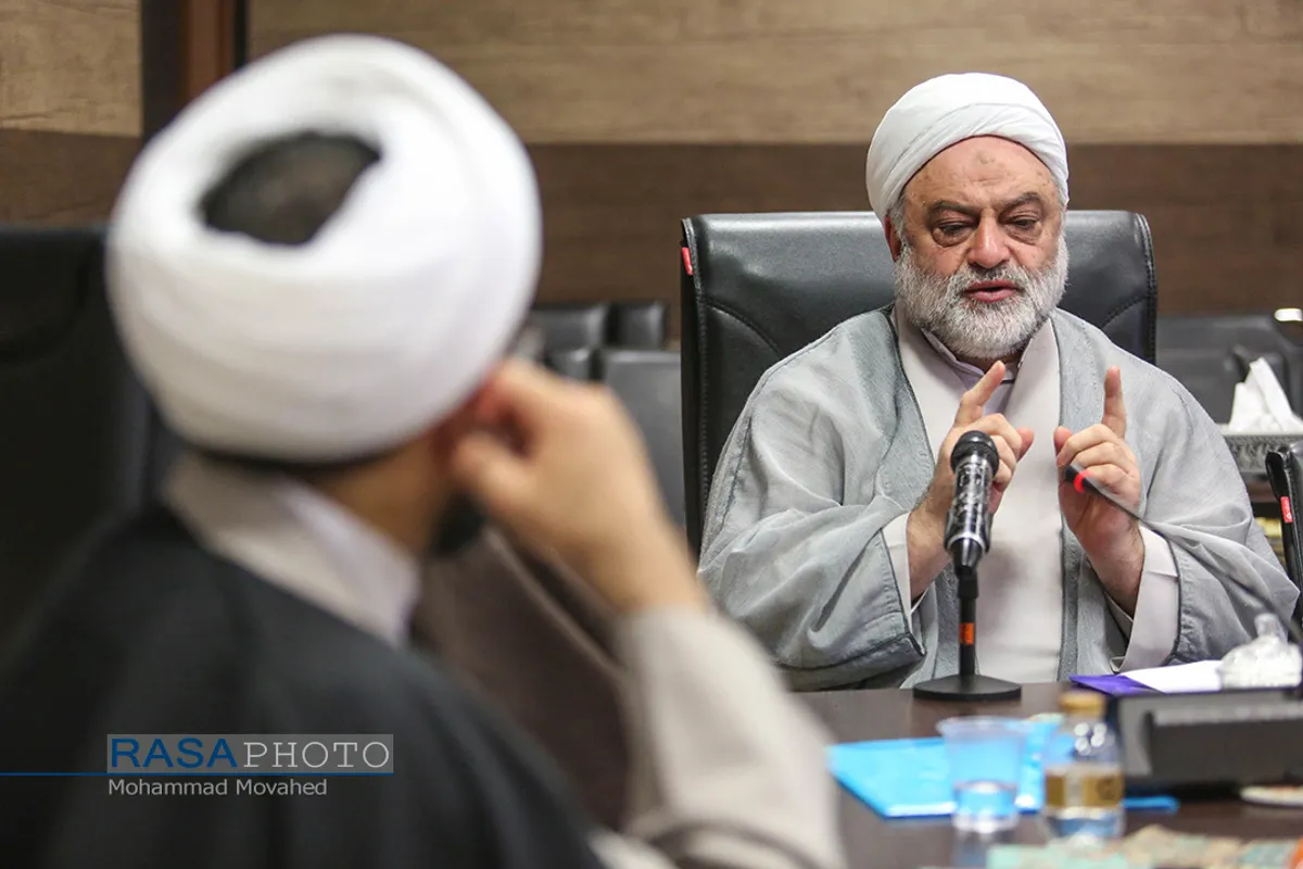 نشست حجت الاسلام خاموشی نماینده، ولی فقیه و ریاست سازمان اوقاف و امور خیریه با خطبا برجسته کشور