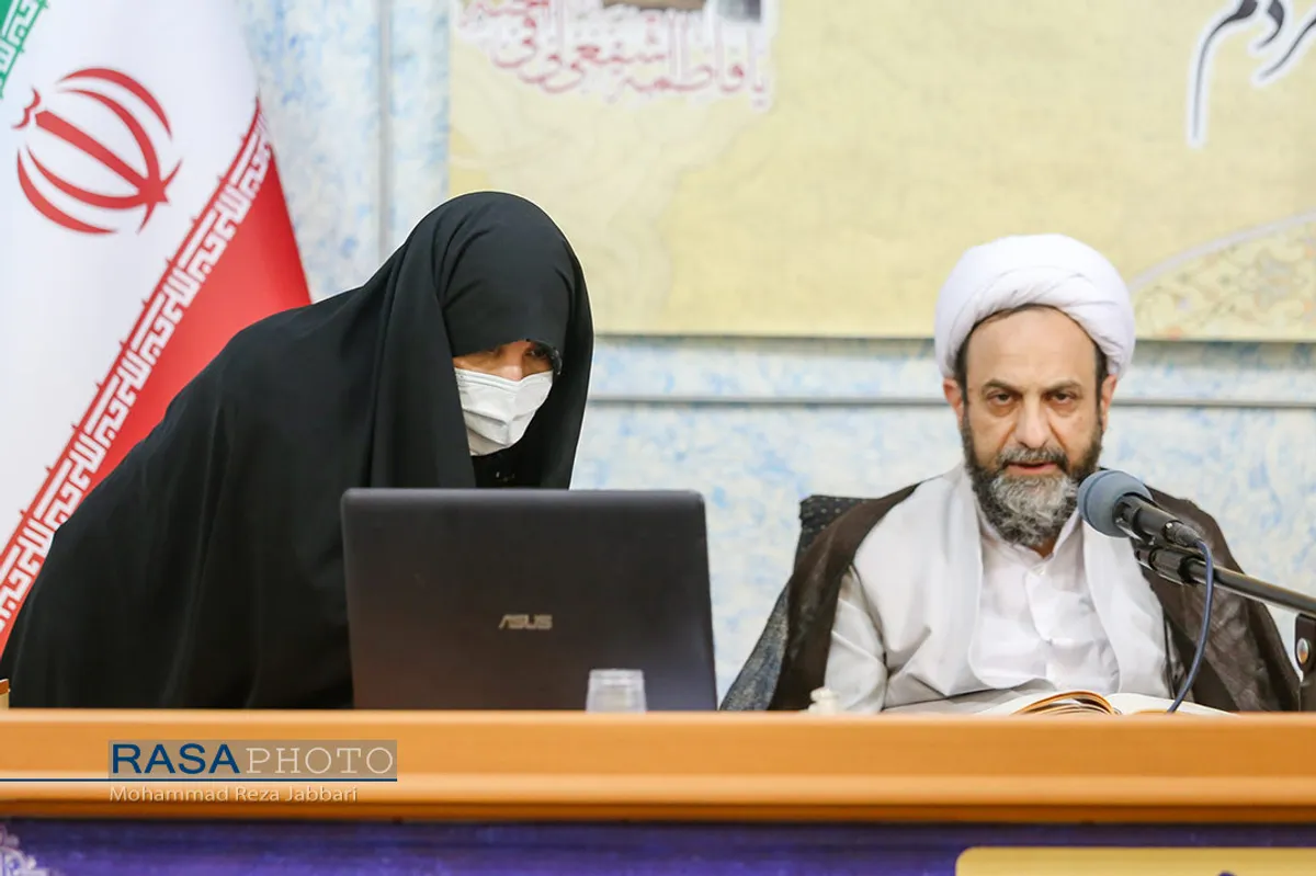 نشست بصیرتی و تحلیلی با موضوع "مبانی نقش مردم در نظام اسلامی"