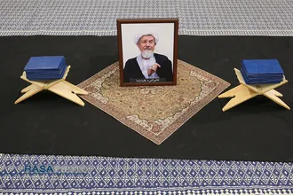 مراسم بزرگداشت آیت&zwnj;الله مؤمن در حسینیه امام خمینی با حضور مقام معظم رهبری