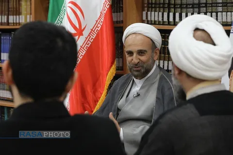 آیت الله یزدی برای دفاع از اسلام و انقلاب همه چیزش را فدا می کرد/ خاطراتی شنیدنی از دوران تبعید و مبارزات + فیلم