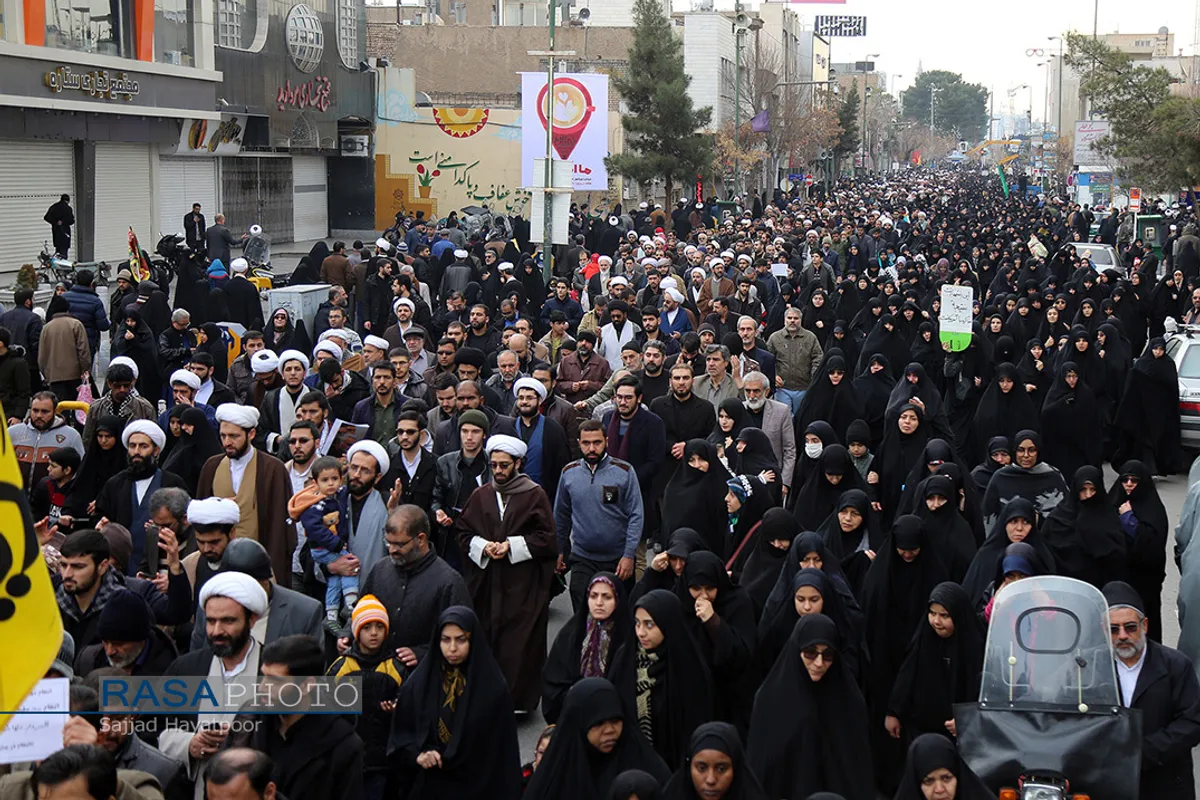 راهپیمایی نمازگزاران جمعه قم در پی شهادت سردار حاج قاسم سلیمانی