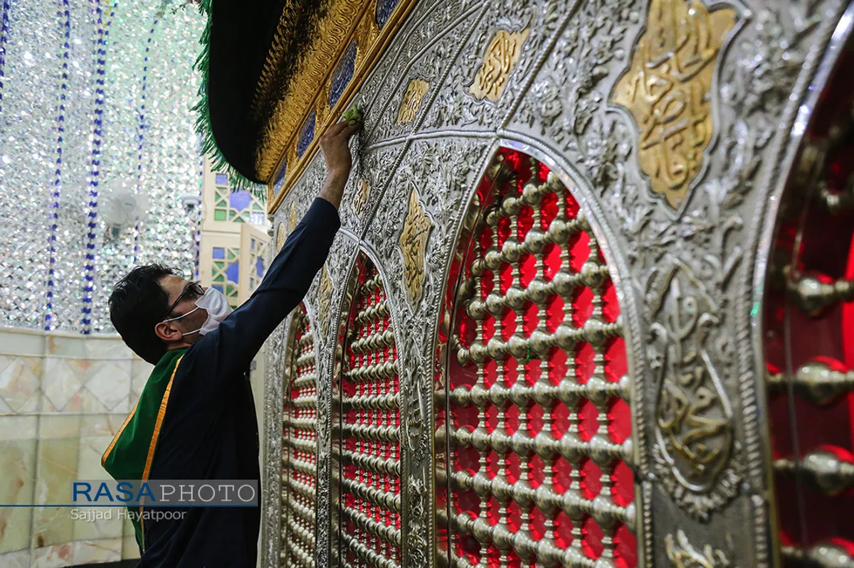 آئین غبار روبی ضریح امامزاده موسی مبرقع (ع) در قم