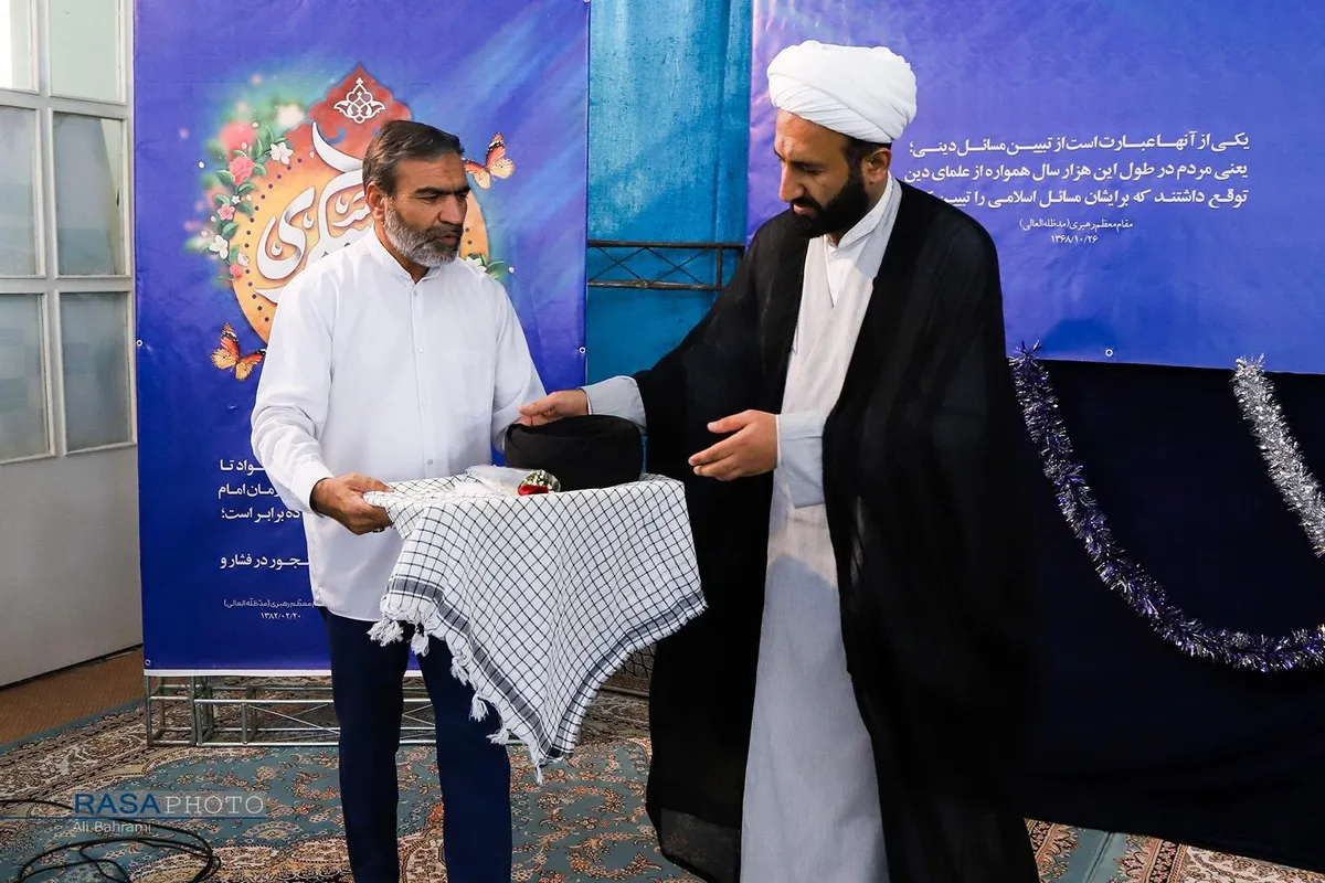 عمامه&zwnj;گذاری تعدادی از طلاب حوزه&zwnj;های علمیه در روز میلاد حضرت امام حسن عسکری (علیه&zwnj;السلام) توسط آیت الله شب&zwnj;زنده&zwnj;دار