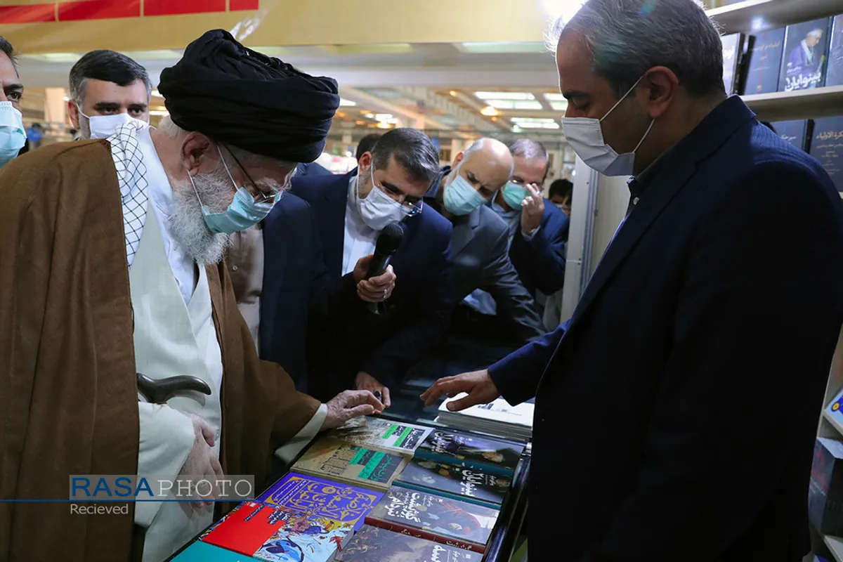 بازدید مقام معظم رهبری از سی و&zwnj;&zwnj; چهارمین نمایشگاه بین&zwnj;المللی کتاب تهران
