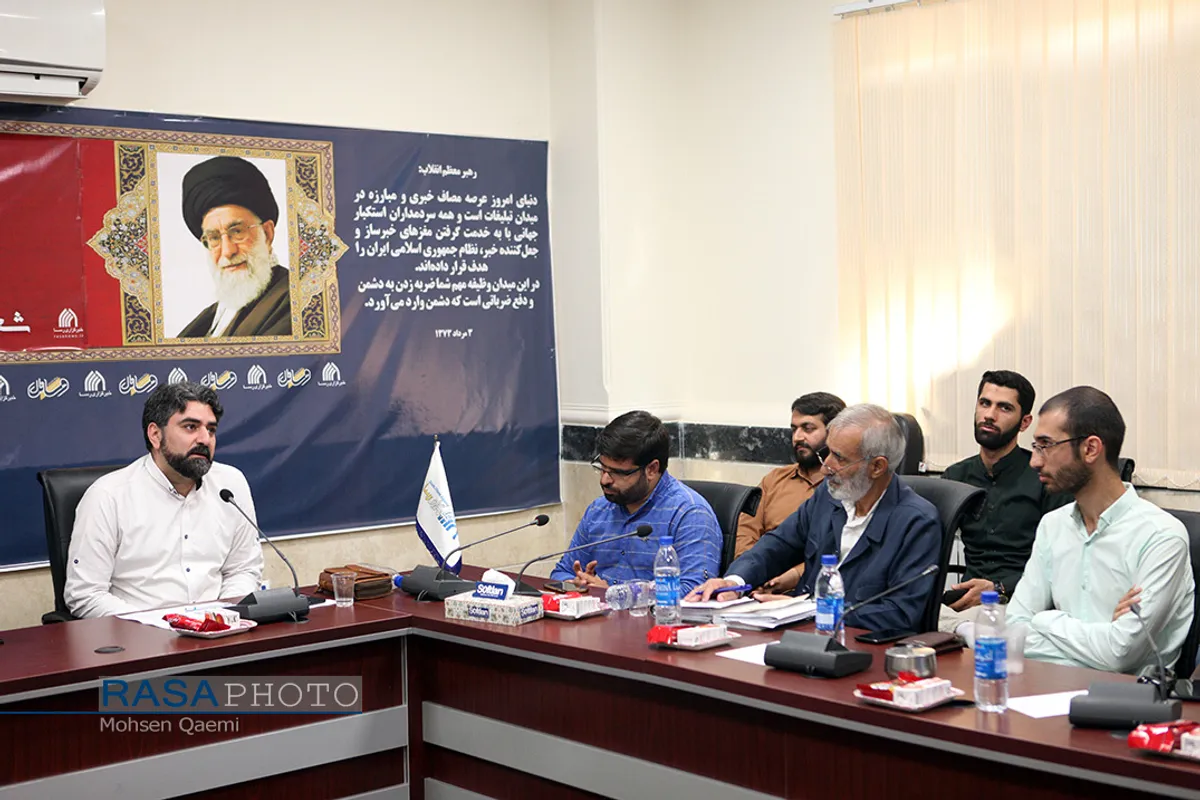 محفل شعر خوانی طلاب به مناسبت دهه کرامت با عنوان "محفل شعر آفاق"