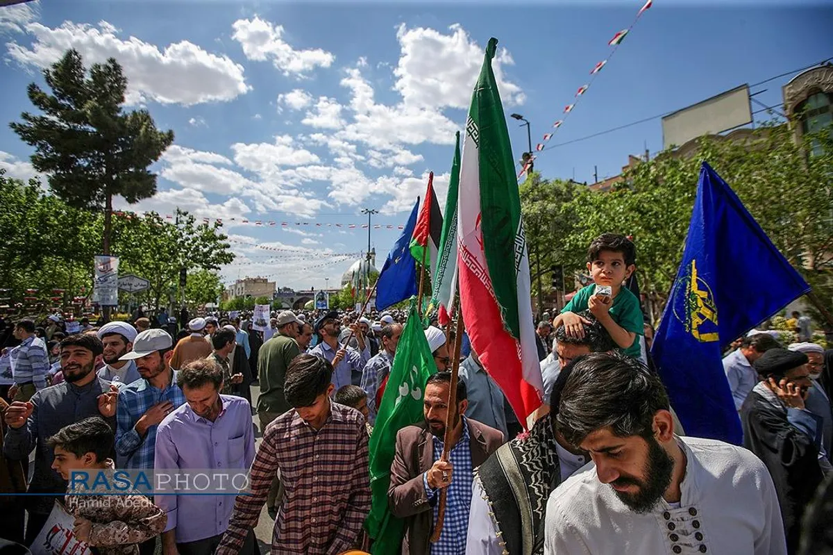 راهپیمایی مردم قم در حمایت از عملیات غرور آفرین وعده صادق