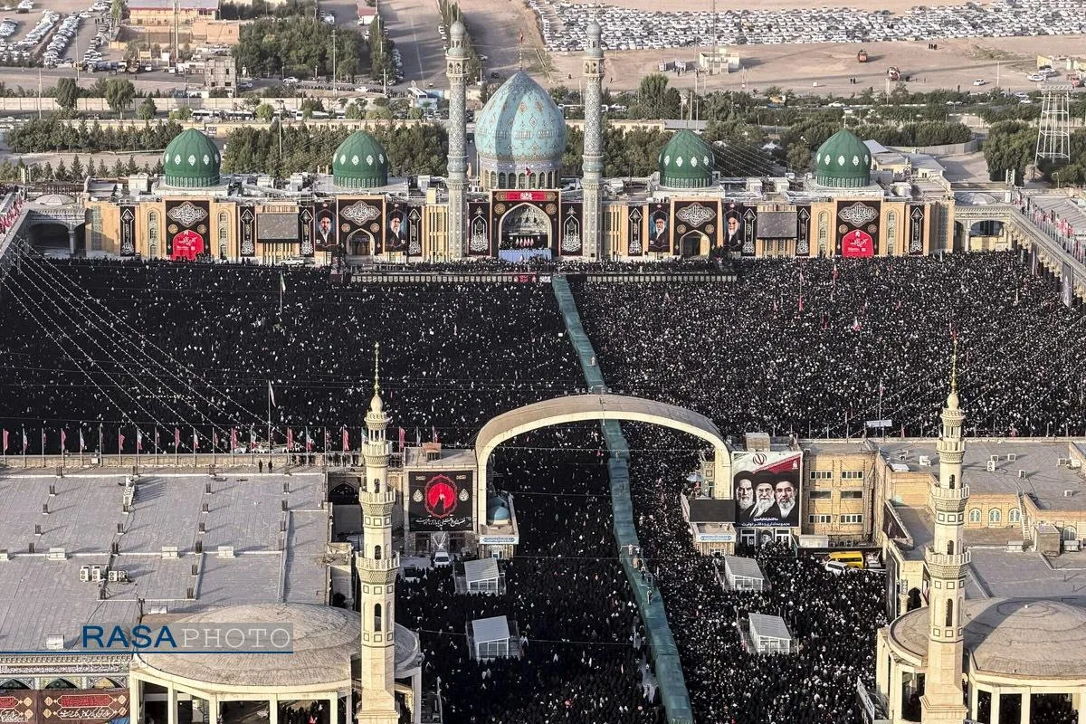 تصاویر هوایی تشییع پیکر مطهر امام مجاهد شهید در شهر مقدس قم