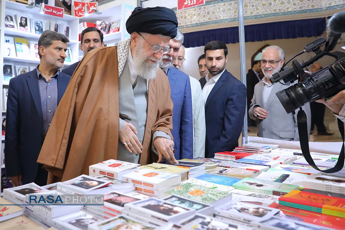 بازدید مقام معظم رهبری از سی و&zwnj;&zwnj; دومین نمایشگاه بین&zwnj;المللی کتاب تهران